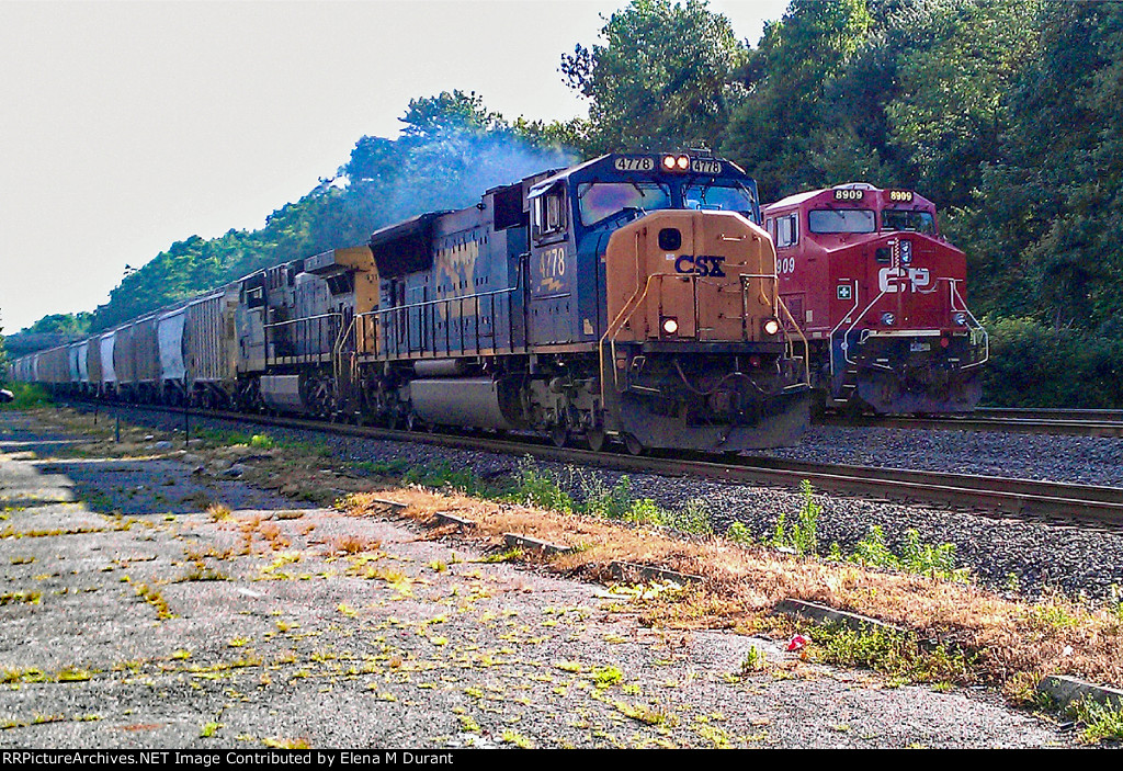 CSX 4776 on Q-438